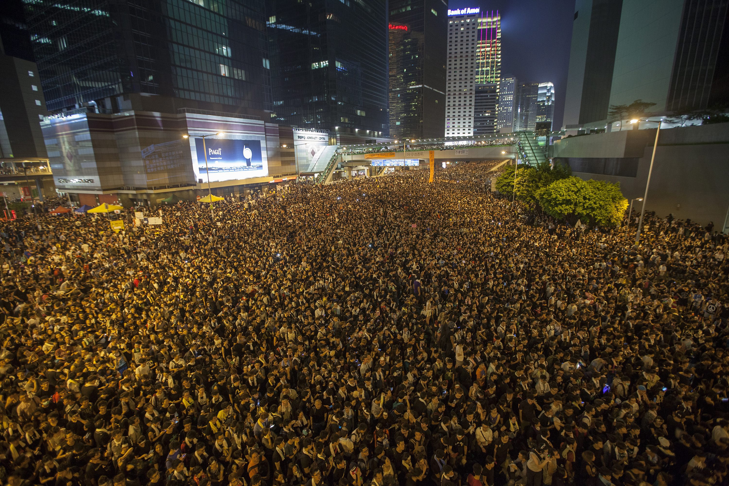 crowds-admiralty-second-night-epa.jpg