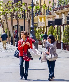 Barcelona and La Roca Village Launch Mandarin App to Draw in