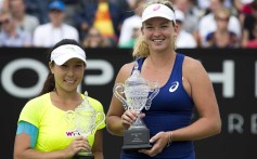 Zheng Jie and Coco Vandeweghe at the prize-giving ceremony. Photo: EPA