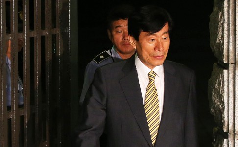 Won Sei-hoon, the former head of the South Korean National Intelligence Service, on his release from a prison near Seoul on September 9. Photo: EPA